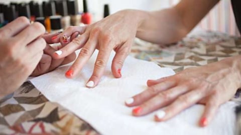 Sơn móng tay thường xuyên có thật sự tốt?