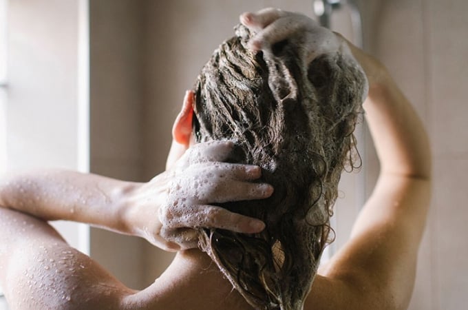 Cách chăm sóc tóc đúng cách để tránh rụng tóc và gãy tóc