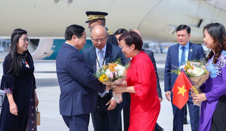 Thủ tướng Phạm Minh Chính tới Nice, bắt đầu chuyến công tác tại Cộng hoà Pháp