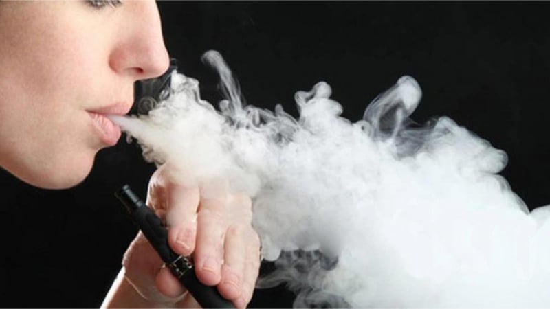 Giới trẻ đối mặt nguy cơ ngộ độc từ thuốc lá điện tử