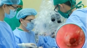 Tây Ninh: Phẫu thuật cho 1 bệnh nhân nữ bị thủng màng nhĩ do viêm tai giữa mạn tính