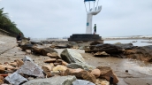 Thanh Hóa: Làm sạch bãi biển Hải Tiến trước mùa du lịch