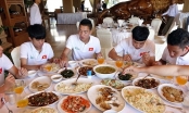 1 ngày cầu thủ bóng đá U23 Việt Nam cần ăn mấy bữa?