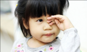 Chớp mắt liên tục nhiều ngày ở trẻ em là dấu hiệu bệnh gì