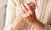 Bệnh tê chân tay ở người già có nguy hiểm không?