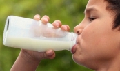 Trẻ bị béo phì có nên uống sữa không?