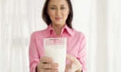 Sốt xuất huyết có được uống sữa không?