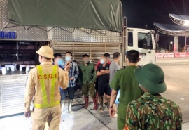 Quảng Ninh phát hiện 1 xe tải chở lợn chứa 4 người vượt chốt kiểm soát dịch