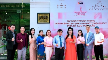 Những nét ký đã được khai bút tại sự kiện đón nhận áo Blouse Phá kỷ lục triệu chữ ký vì sức khỏe - sắc đẹp cộng đồng Việt Nam