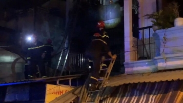 TP. Hồ Chí Minh: Kịp thời giải cứu 5 người thoát ra ngoài an toàn khỏi đám cháy nhà dân