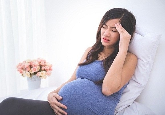 Cách giúp mẹ bầu giảm triệu chứng táo bón trong thai kỳ