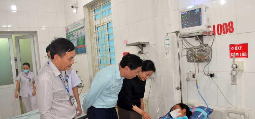 Nghệ An: Kịp thời cấp cứu, điều trị cho 73 công nhân bị ngộ độc thực phẩm tại huyện Yên Thành