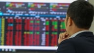 VN-Index giảm gần 28 điểm do cổ phiếu vốn hóa lớn bị bán tháo