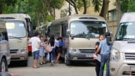 Bộ Xây dựng tính xử phạt để ngăn xe hợp đồng trá hình gom khách lẻ như tuyến cố định