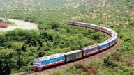 Nghiên cứu đầu tư tuyến đường sắt Lào Cai - Hà Nội - Hải Phòng