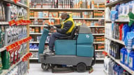 Tổng thống Donald Trump khuyên Walmart tự chịu thuế nhập khẩu