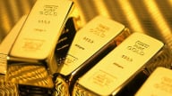 Giá vàng thế giới tiến sát mốc lịch sử, trong nước neo cao