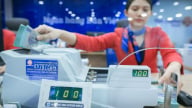 Ngân hàng Nhà nước thúc giảm lãi suất cho vay, hỗ trợ tăng trưởng kinh tế