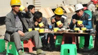 Kinh tế Trung Quốc giảm tốc mạnh vì đối đầu thuế quan với Mỹ
