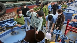 Nghệ An: Bắt vụ vận chuyển 1 triệu lít xăng lậu