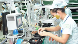 Thu thuế, phí từ sản xuất kinh doanh tăng gần 110%