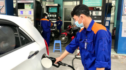 Chính phủ đồng ý giảm 10% thuế nhập khẩu xăng