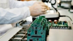 Mỹ đầu tư 52 tỷ USD để cạnh tranh sản xuất chip với Trung Quốc