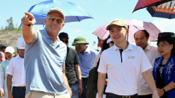 Cú Swing đầu tiên của huyền thoại Greg Norman tại sân Golf Văn Lang Empire