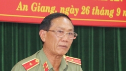 Ban Bí thư cách chức vụ trong Đảng nguyên Giám đốc Công an tỉnh An Giang