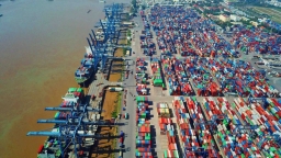 Xuất nhập khẩu hàng hóa giảm hơn 200 tỷ USD