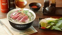 Đại gia gà rán Philippines “trả” Phở 24 về với người Việt