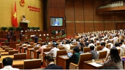 Quốc hội nghe báo cáo quyết toán ngân sách 2021, tờ trình giảm VAT