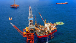 Giá dầu tăng lên mức cao nhất trong 10 tháng