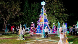Đón Noel sớm: Cha mẹ nô nức đưa con đi check in “Khu rừng pha lê” cách hồ Hoàn Kiếm 14km