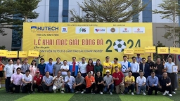 Sinh viên và lãnh đạo các doanh nghiệp tranh tài giải bóng đá HUTECH