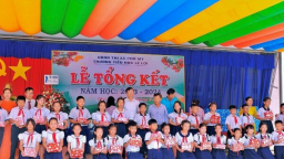 Công ty EPS trao học bổng cho học sinh nghèo vượt khó