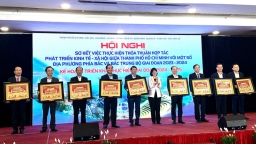 Sơ kết Thỏa thuận hợp tác giữa Tp.HCM với một số địa phương phía Bắc và Bắc Trung Bộ