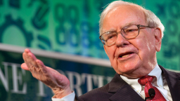 Đóng thuế kỷ lục 26,8 tỷ USD, tỷ phú Warren Buffett nhắc Chính phủ tiêu cho khéo