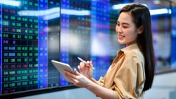VN-Index bật tăng hơn 13 điểm trong phiên giao dịch đầu tháng 5