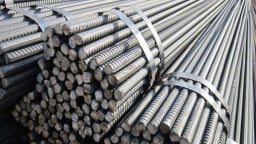 Giá thép tiếp đà giảm
