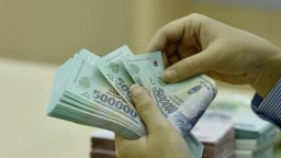 Hà Nội: Nhiều cán bộ nhận tiền tỷ sau xin nghỉ hưu trước tuổi