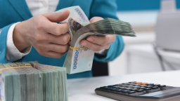 Loạt doanh nghiệp chốt quyền trả cổ tức bằng tiền mặt