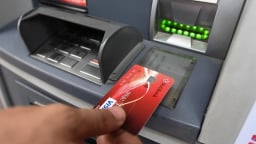 Từ 1/7, ngân hàng dừng toàn bộ giao dịch với thẻ ATM chưa xác thực sinh trắc học