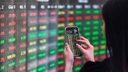 VN-Index bật tăng gần 13 điểm phiên đầu tuần