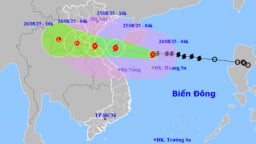 Bão số 5 tăng lên cấp 12, lao nhanh vào miền Trung, có thể gây mưa lớn