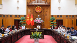 Thủ tướng: Khẩn trương đề xuất giải pháp về thuế, ngân sách hỗ trợ kinh doanh xăng dầu