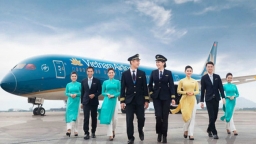 Vietnam Airlines xem xét sa thải nam tiếp viên vi phạm cách ly Covid-19
