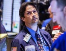 Giá dầu thô, chứng khoán Mỹ đồng loạt giảm vì FED