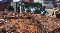 Phát hiện 6 container nhôm, đồng phế liệu xuất lậu
