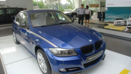 Bóc mẽ gian lận nhập ô tô đắt tiền